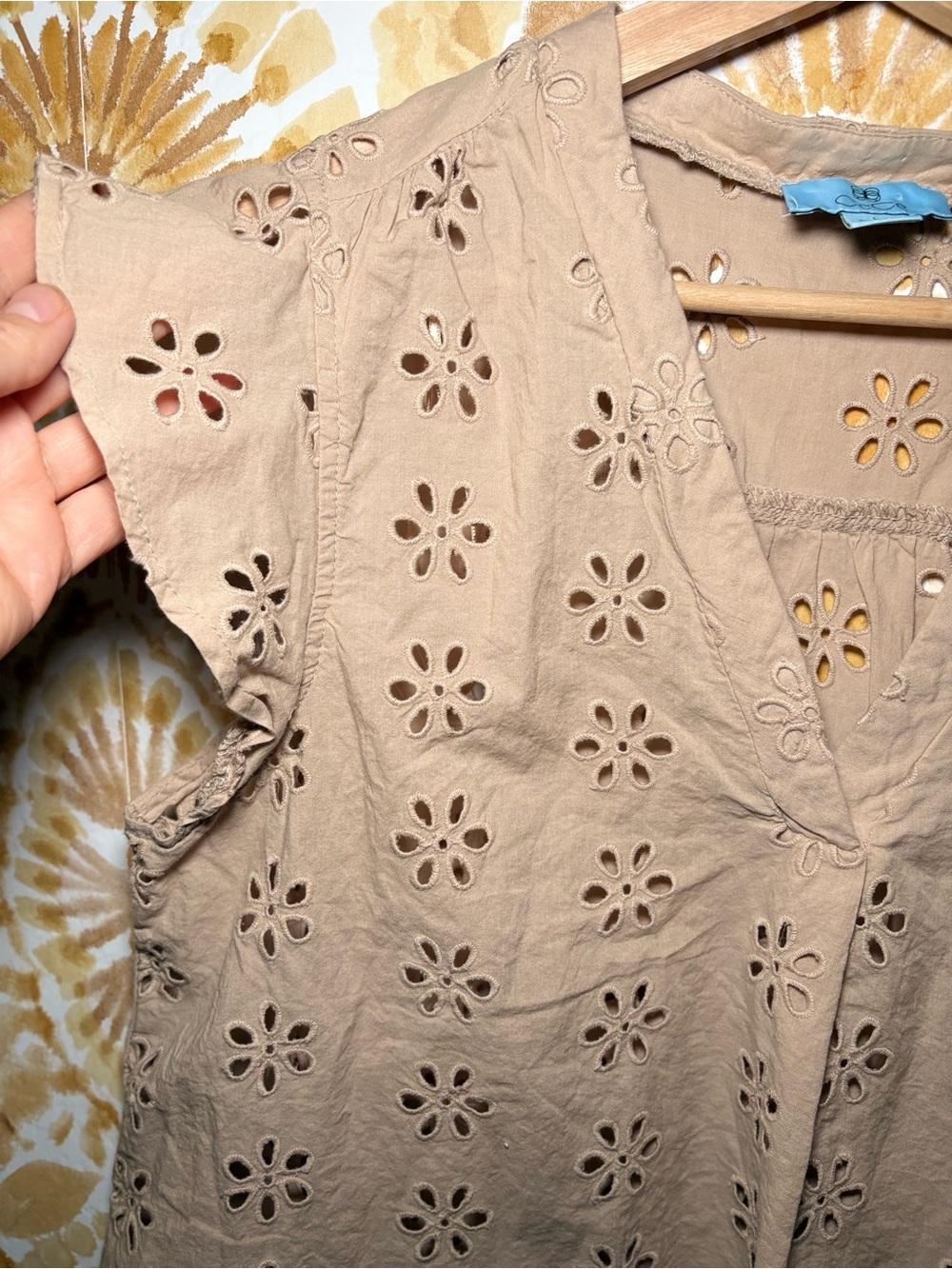CeCe Eyelet Flutter Sleeve Blouse Taupe Beige V-Neck Boho Coastal Chic Romantic - Picture 6 of 11